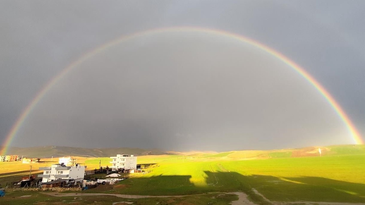 Siirt’te sağanak sonrası oluşan gökkuşağı hayran bıraktı
