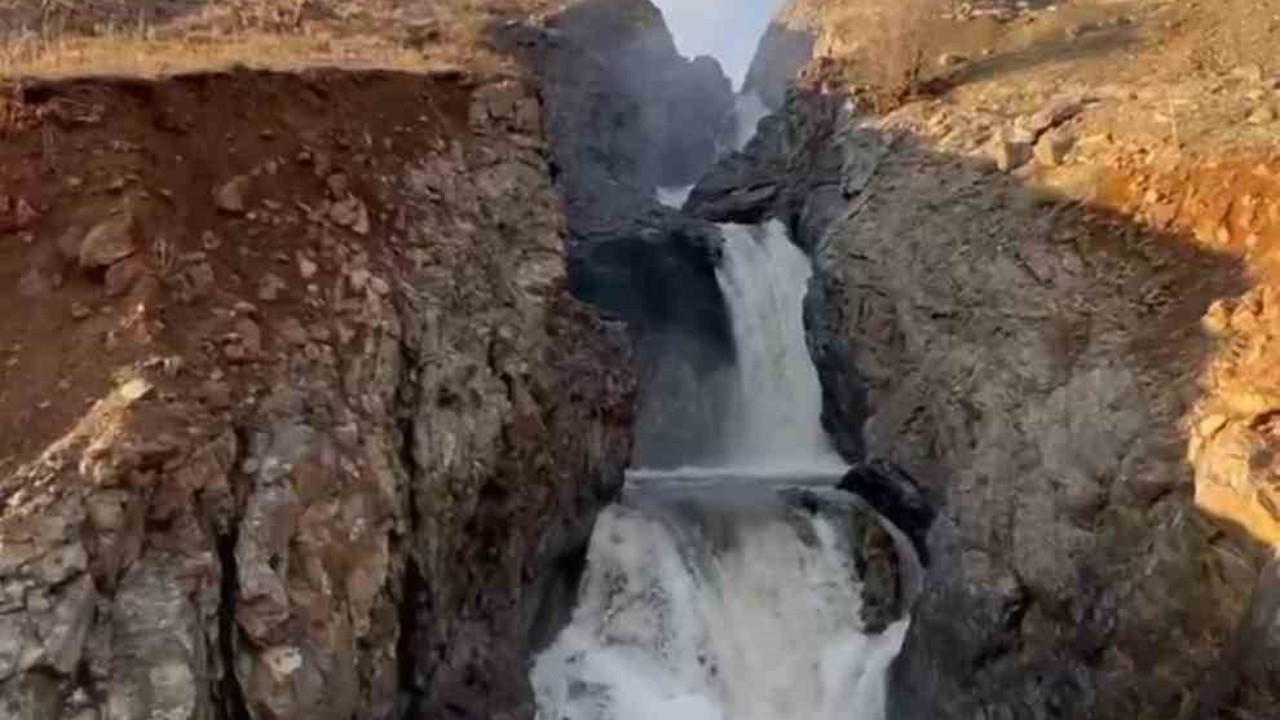 Elazığ’da yağışlar sonrası şelale coştu

