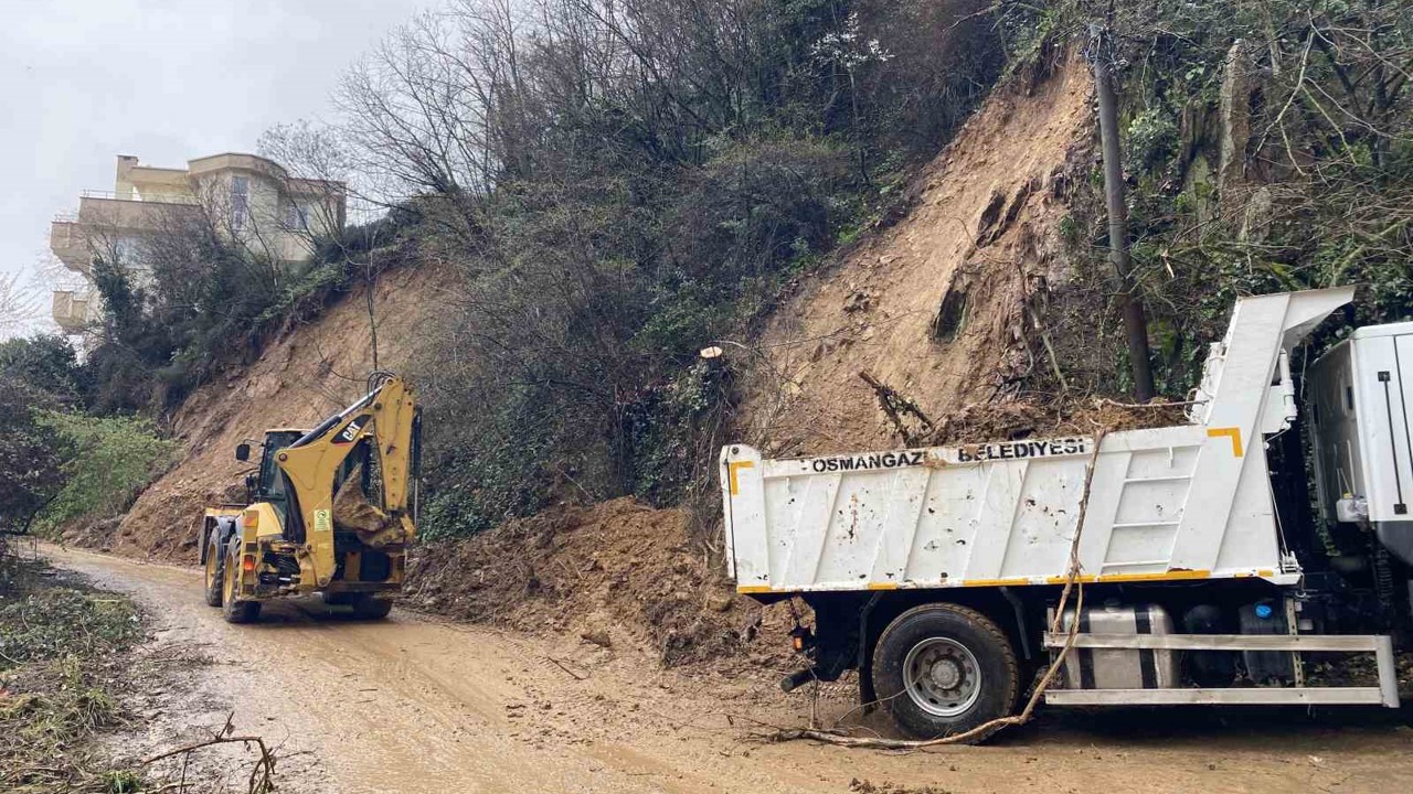 Bursa’da toprak kayması paniği
