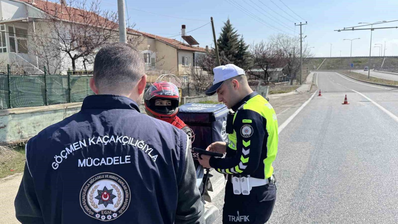 Kırşehir’de 14 düzensiz göçmen yakalandı
