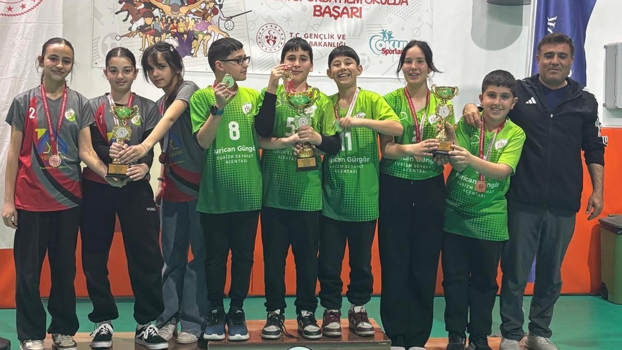 Köyceğiz Toparlar Ortaokulu Floor Curling’te İl birincisi oldu
