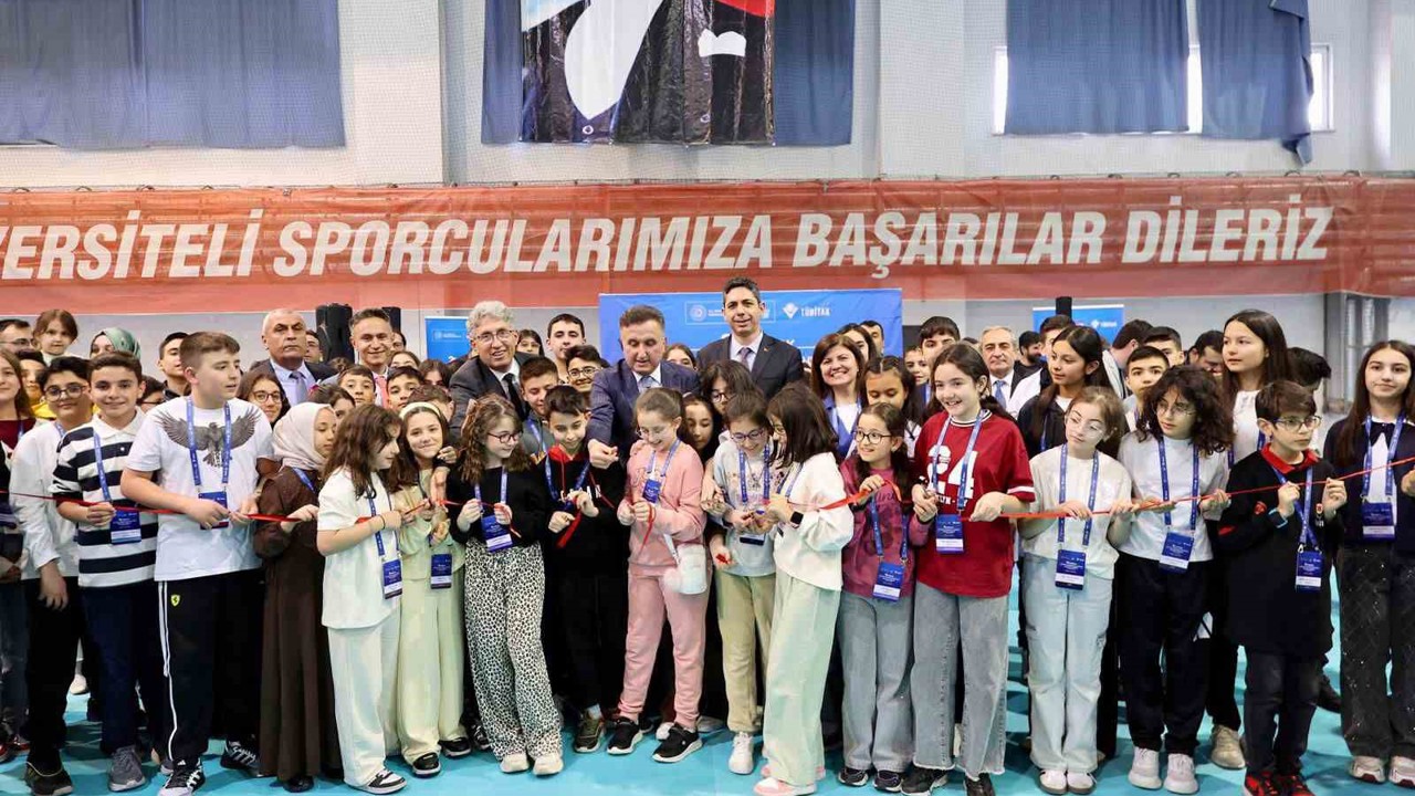 ERÜ’de 20. TÜBİTAK Ortaokul Öğrencileri Araştırma Projeleri Kayseri Bölge Yarışması Sergisi açıldı
