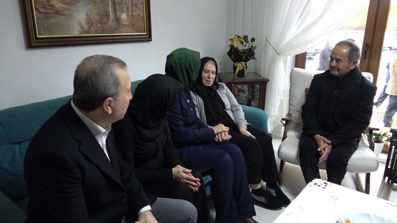 AK Parti Genel Başkan Yardımcısı Kaya’dan Katar’da düşen helikopterde şehit olan Binbaşı Taştekin’in ailesine taziye ziyareti
