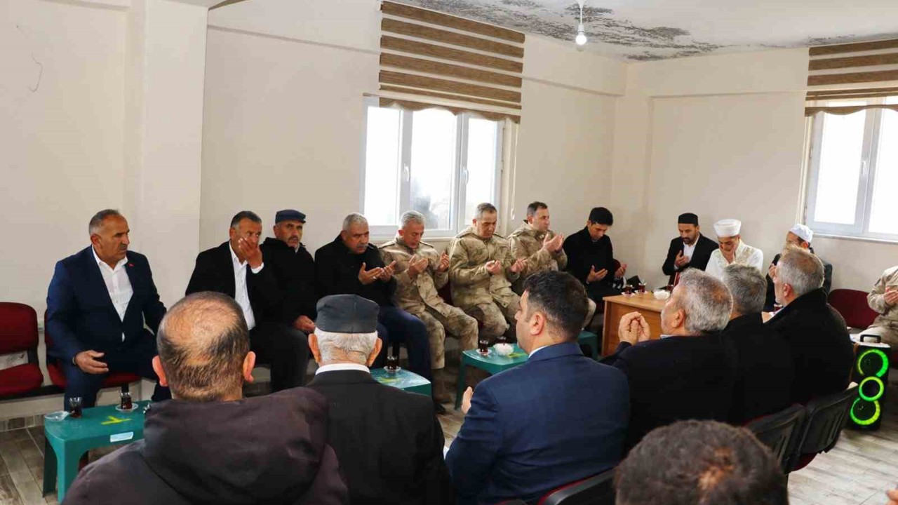 Siirt’te şehitler dualarla anıldı
