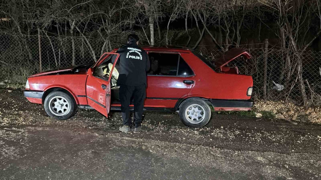 Park halindeki otomobil kundaklandı
