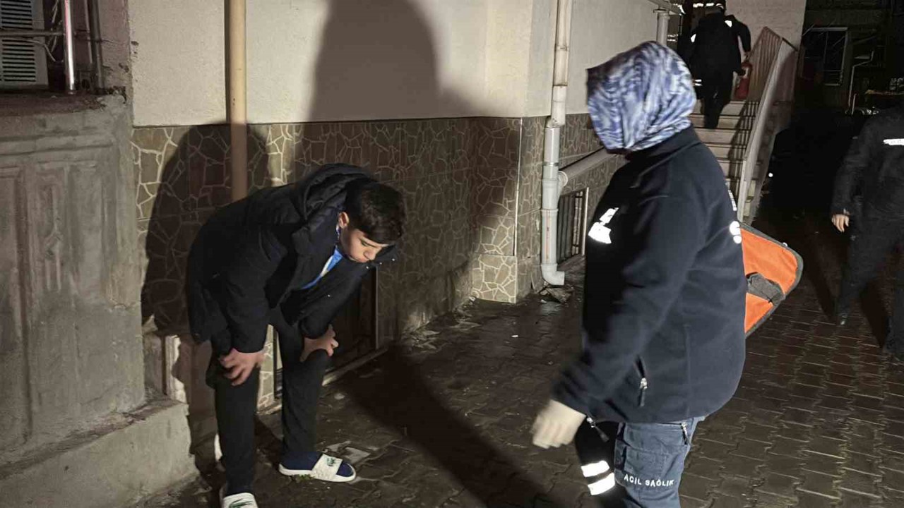 Aksaray’da apartmanda yangın paniği: 6 kişi dumandan etkilendi
