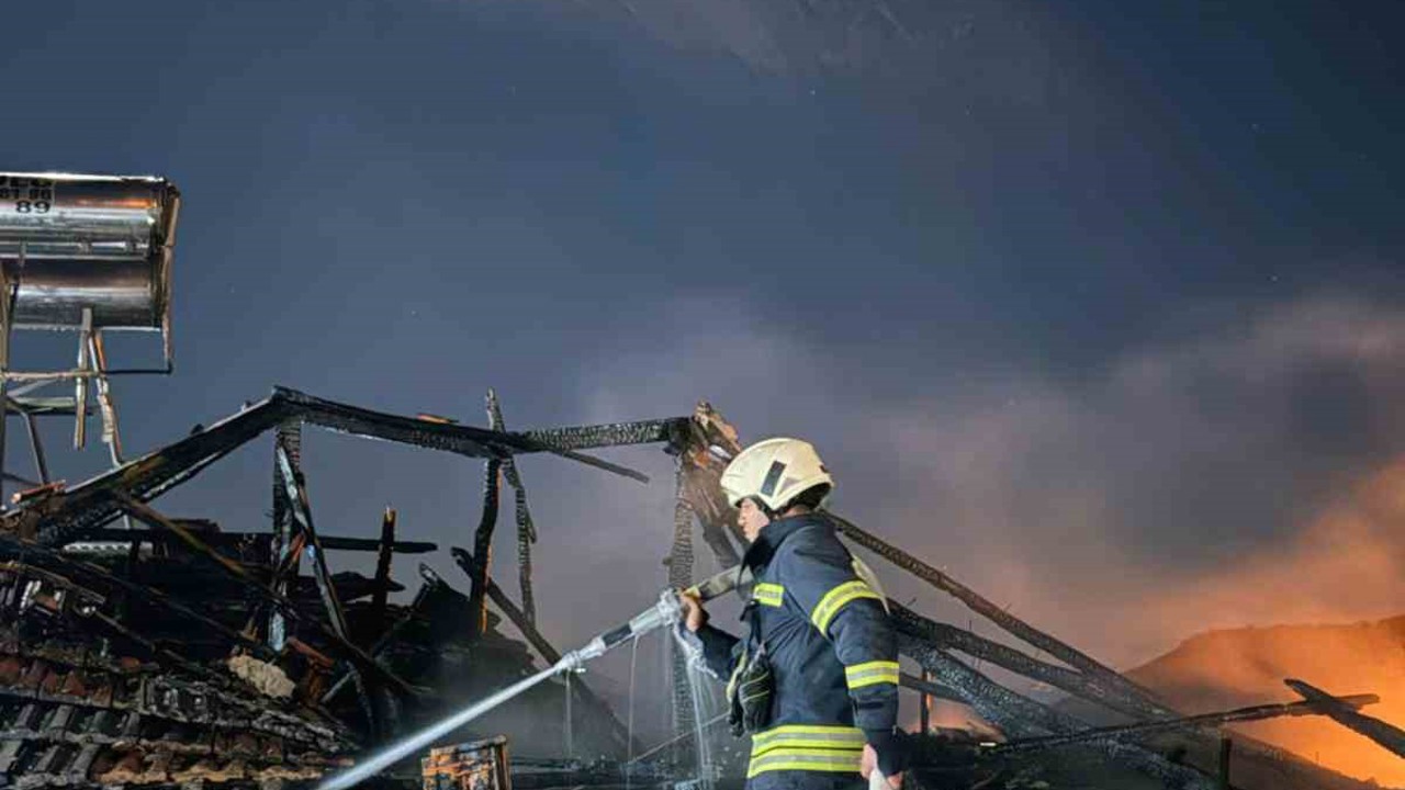 Milas’ta çatı yangını
