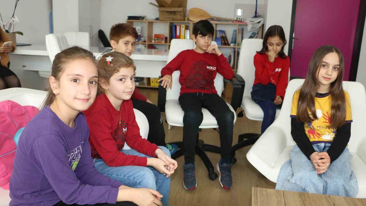 Minik öğrencilerin ’demokrasi’ heyecanı
