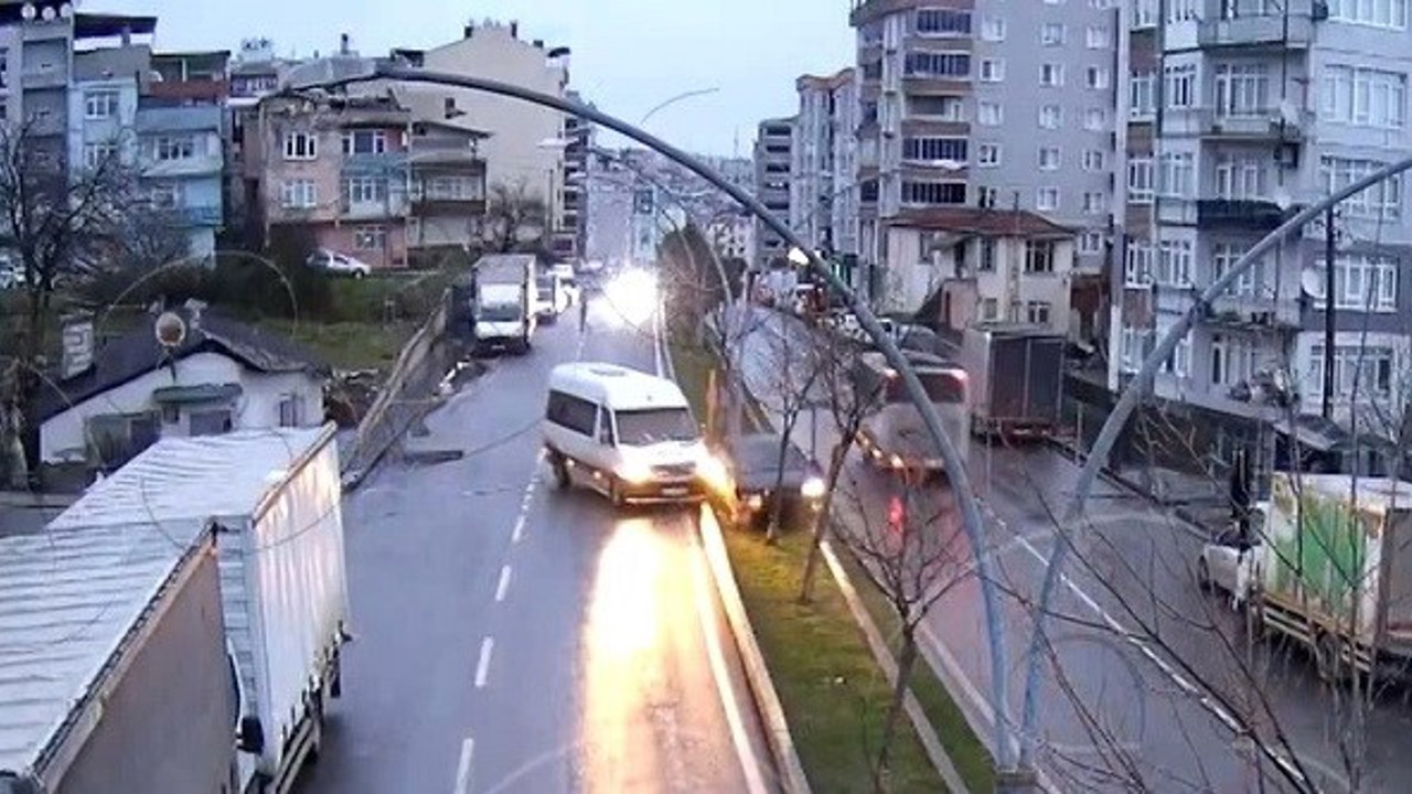 Kural ihlalleri kazalara yol açtı: O anlar kameralara yansıdı
