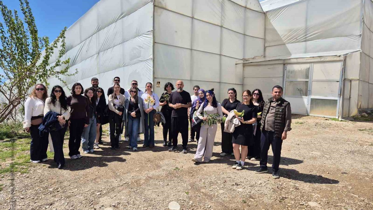 Alanya’da üniversiteli öğrencilerden tropikal bahçelere teknik gezi
