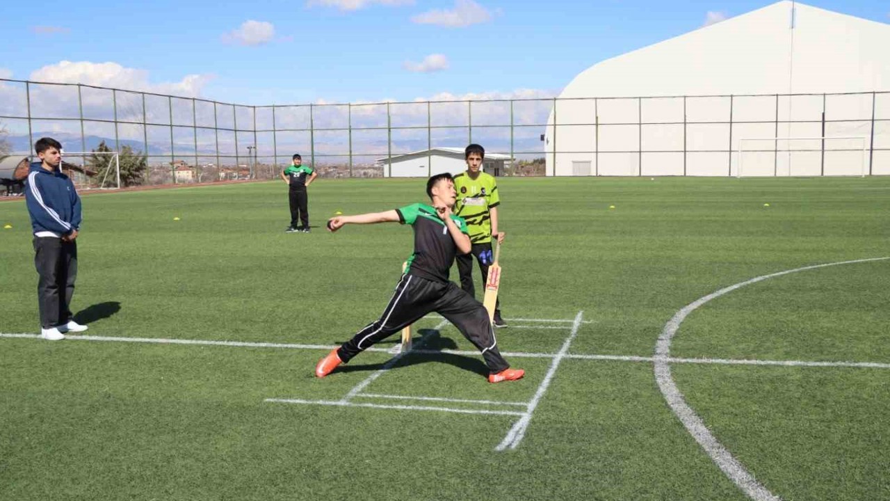 Gençlik ve Spor Bakanlığı ile Milli Eğitim Bakanlığı iş birliğinde düzenlenen Ok