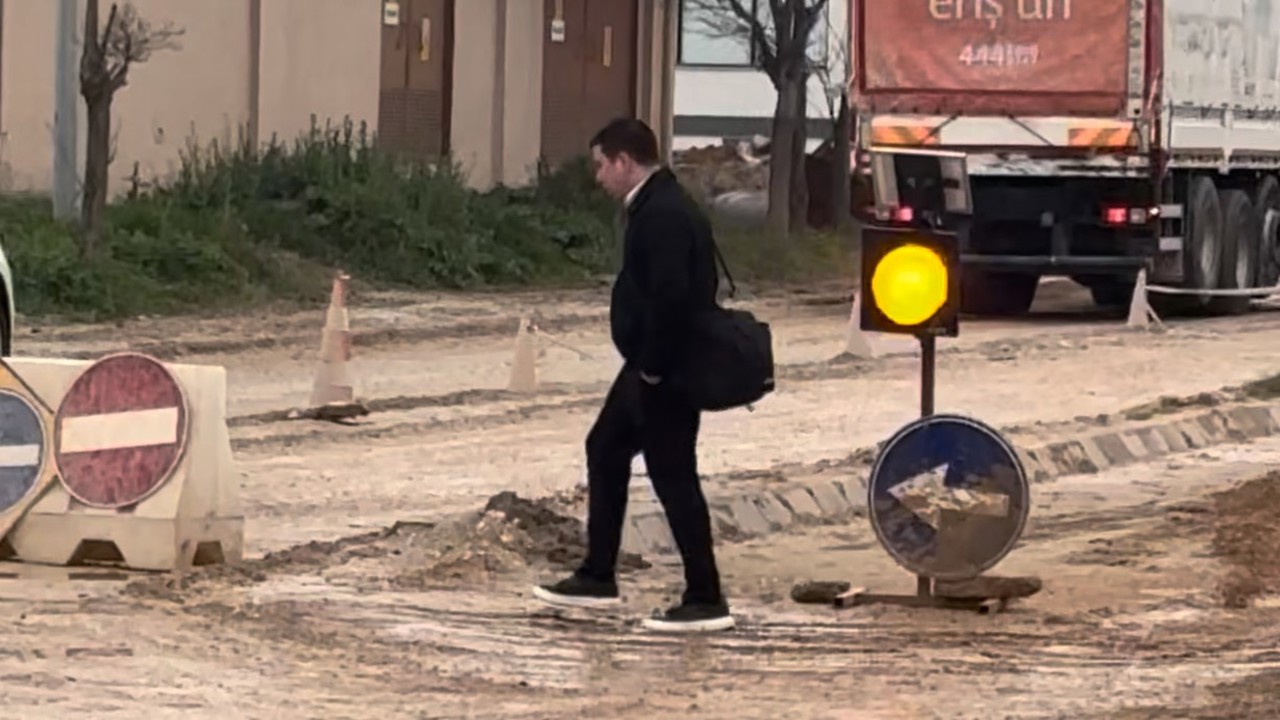 Edirne’de bozuk yollar sürücüleri ve yayaları canından bezdirdi
