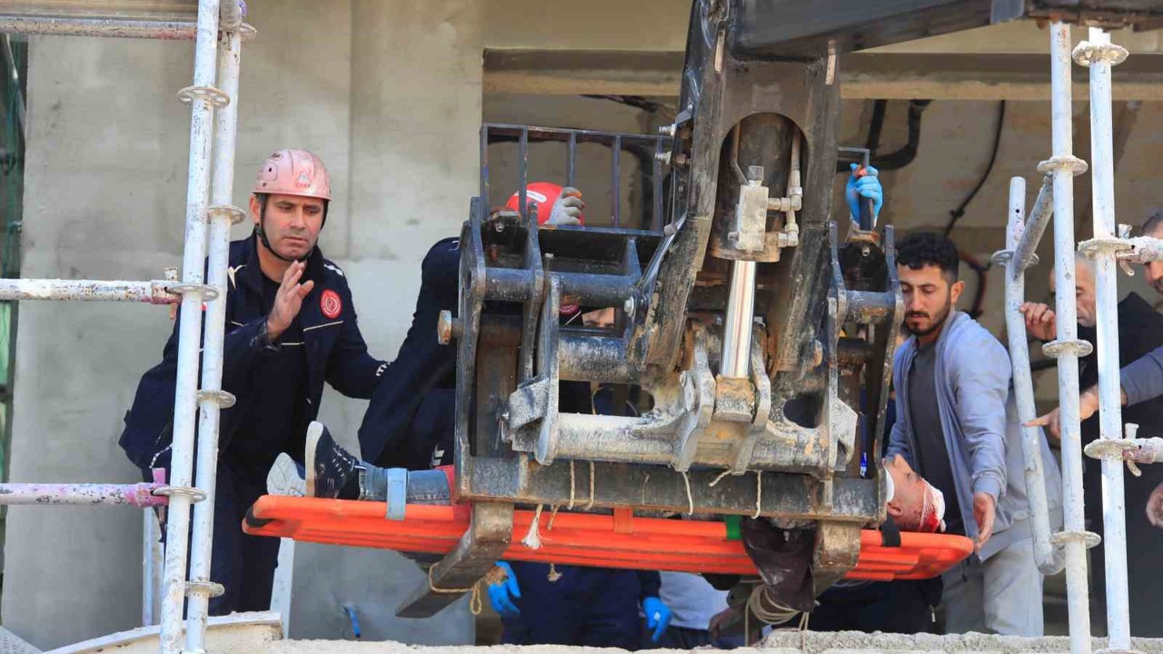 Demir iskeleden düşen inşaat işçisi yaralandı
