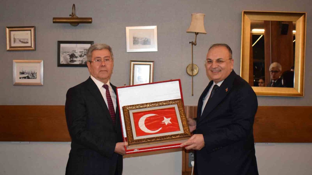 Emekli olan İzmir BAM Başsavcısı Arapoğlu’na veda töreni
