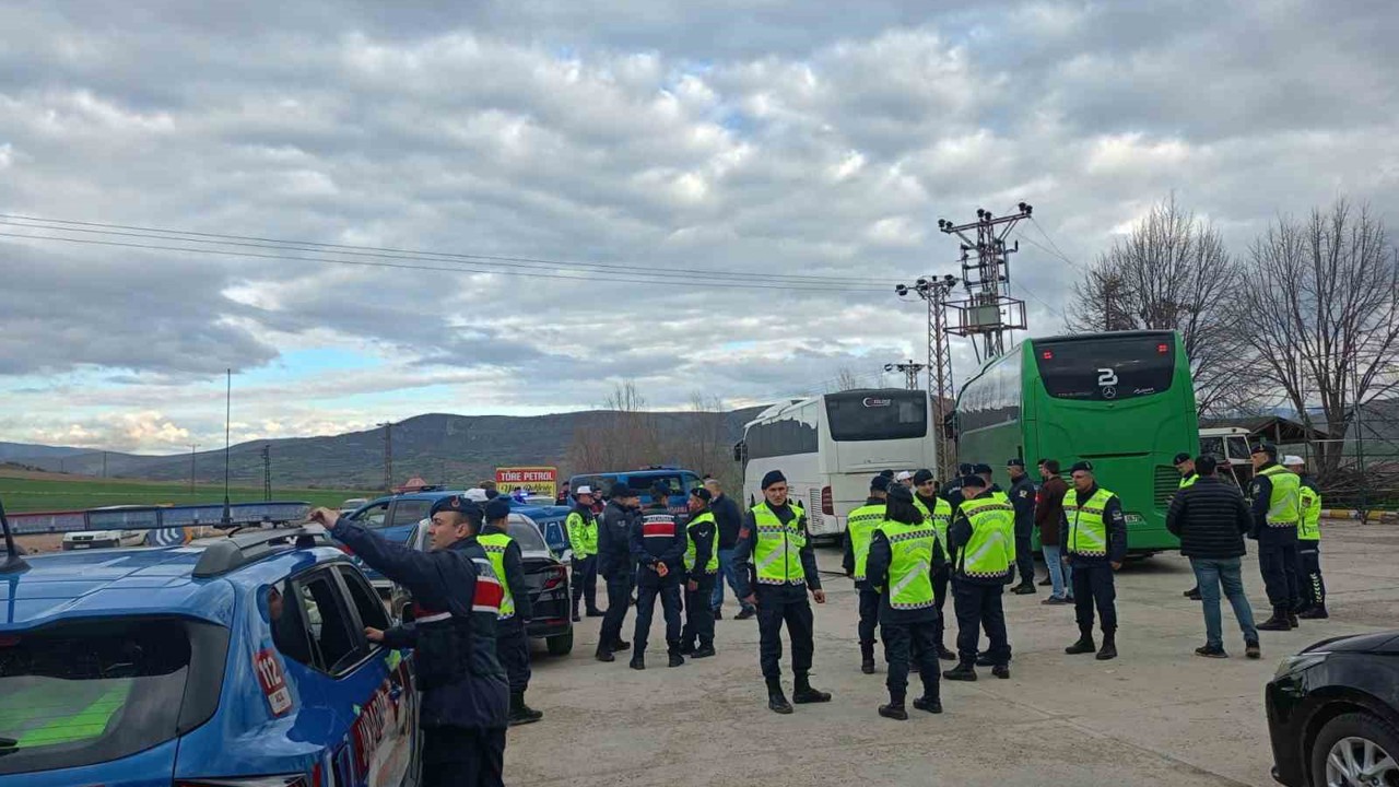 Tokat’taki izinsiz gösteriye geçit verilmedi
