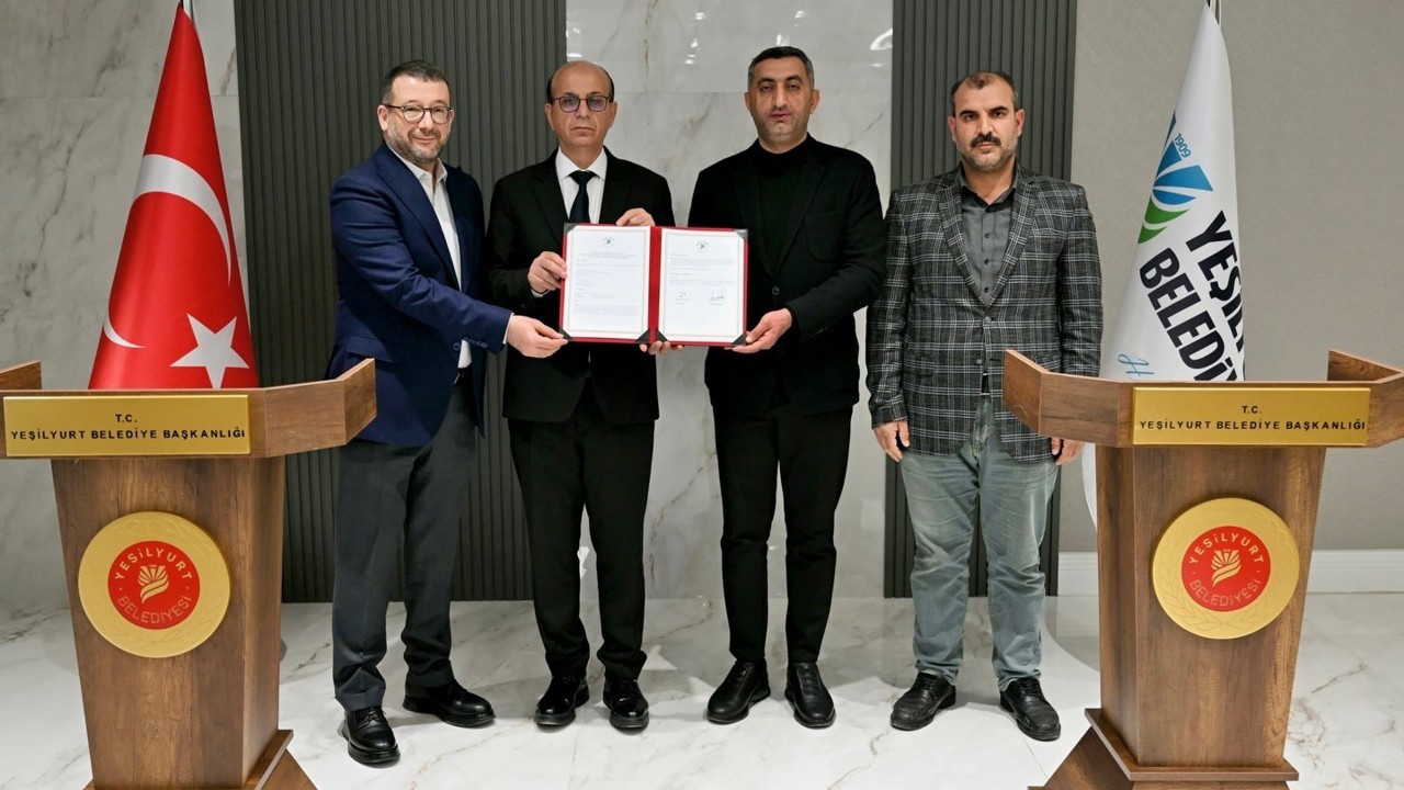 Yeşilyurt Belediye Başkanı Prof. Dr. İlhan Geçit, Topsöğüt Mahallesi’nde inşa ed