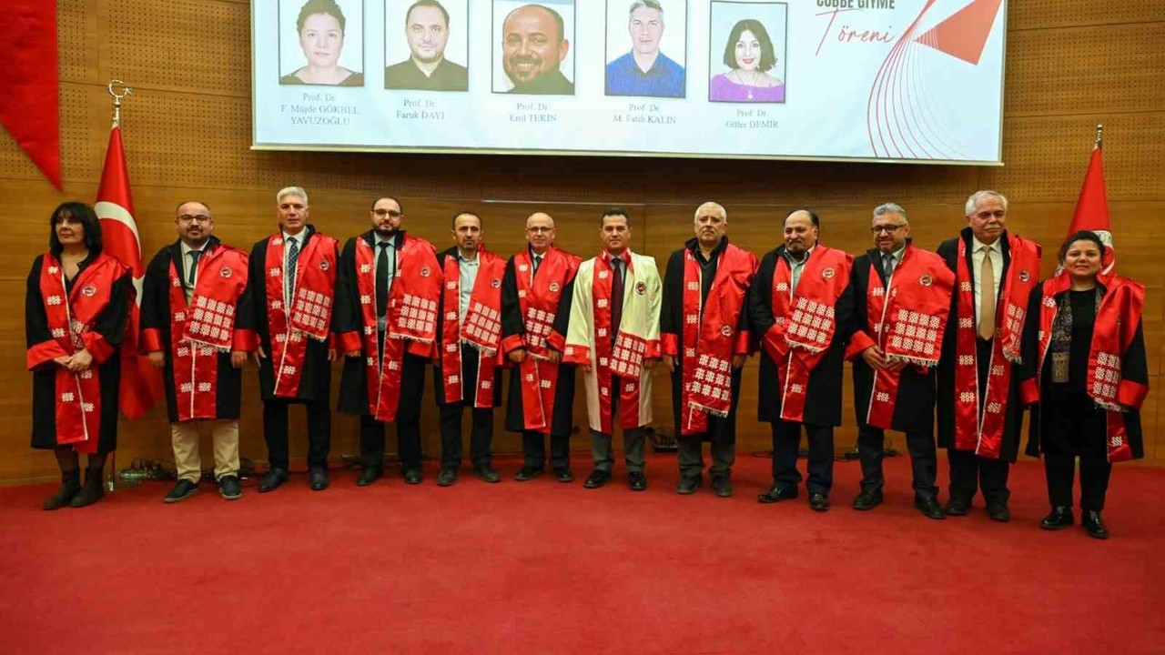 Kastamonu Üniversitesi’nde 89 akademisyen cübbe giydi
