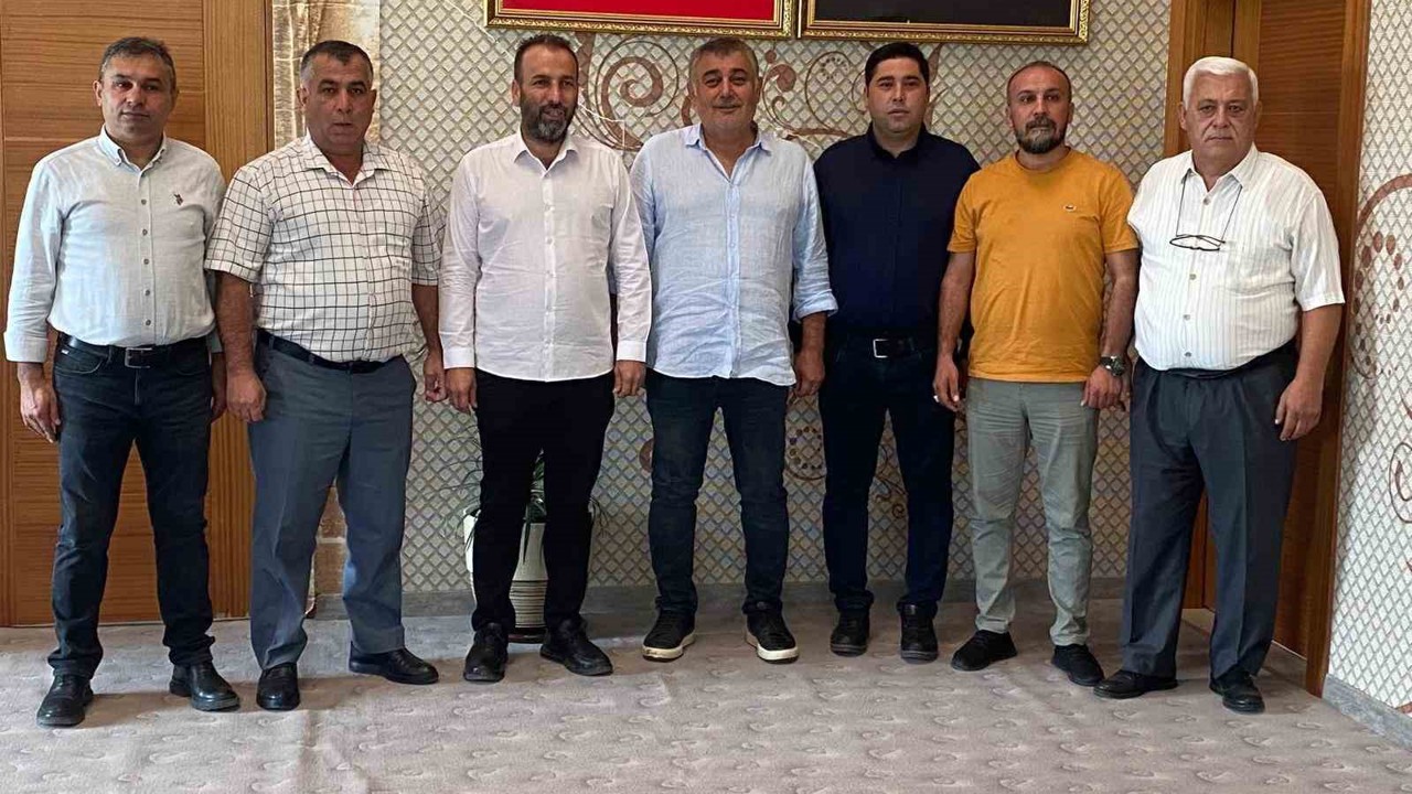 Antalya Aksu’da 7 belediye meclis üyesi CHP’den istifa ettiğini açıkladı
