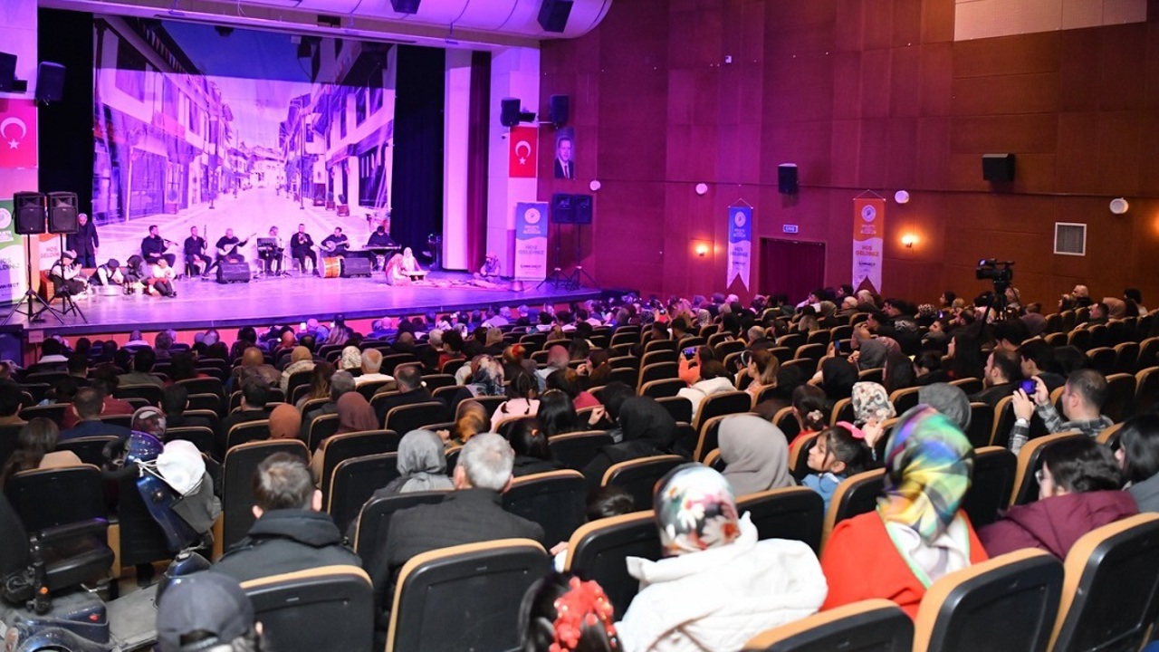 “Yeşilyurt Eyvan Geceleri” Keyifli ve Coşkulu Geçti