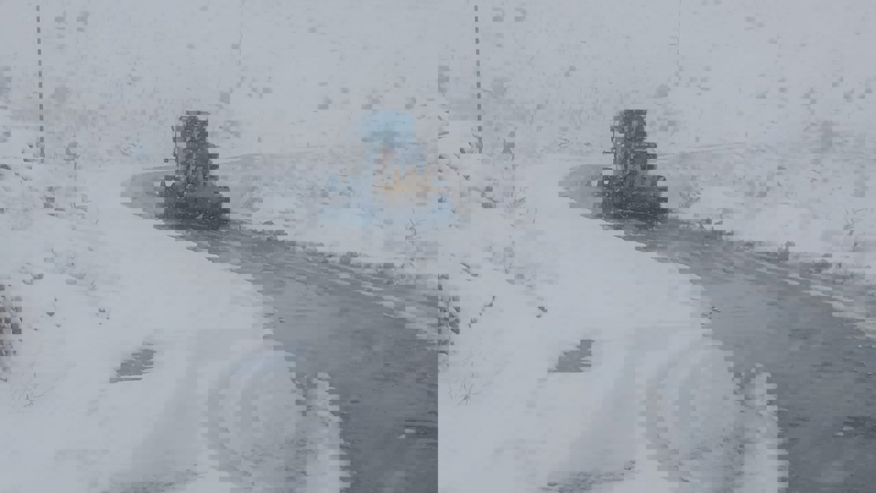 Malatya Genelinde Kar Yağışı Etkili Oldu, Ekipler Sahada Yoğun Mesai Harcadı