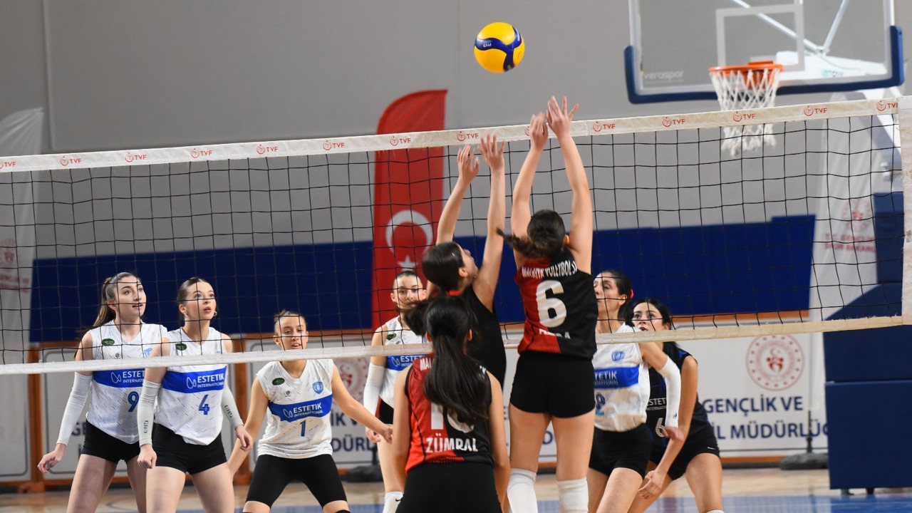 Malatya Voleybol Kulübünden Mükemmel Geri Dönüş Galibiyeti