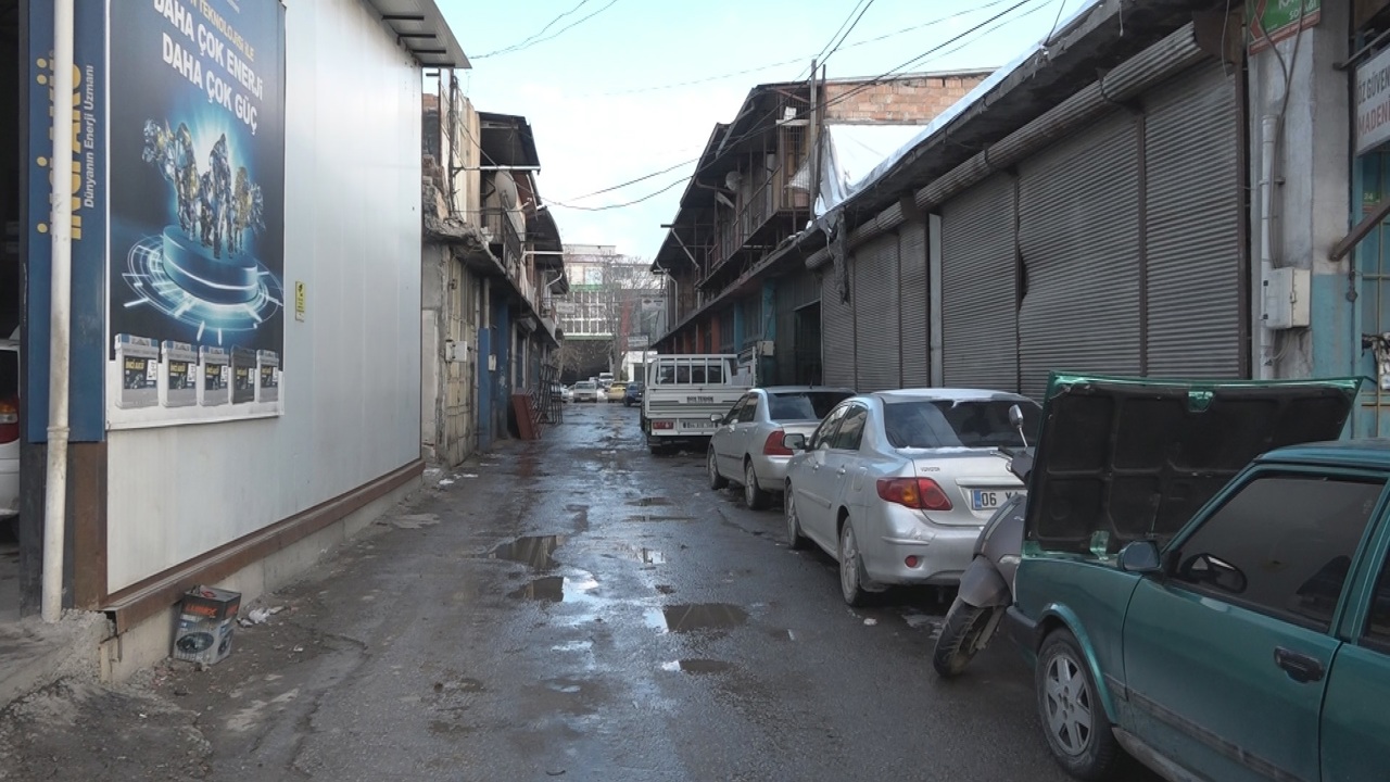 Malatya Küçük Sanayi Sitesi Kurasında İki Esnaf Açıkta Kaldı: “İş Yerimiz Yok, Nereye Gideceğimizi Bilmiyoruz”