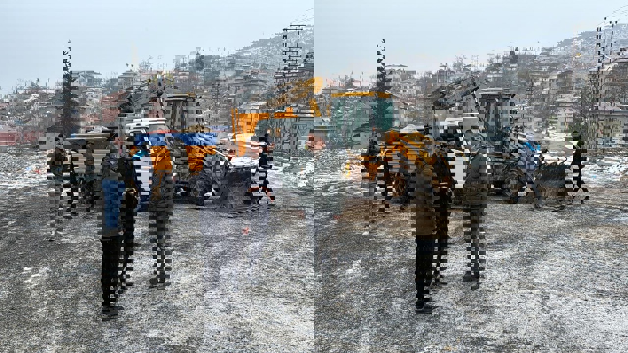 Battalgazi’de Kar Mesaisi: Başkan Taşkın Ekiplerle Birlikte Sahada
