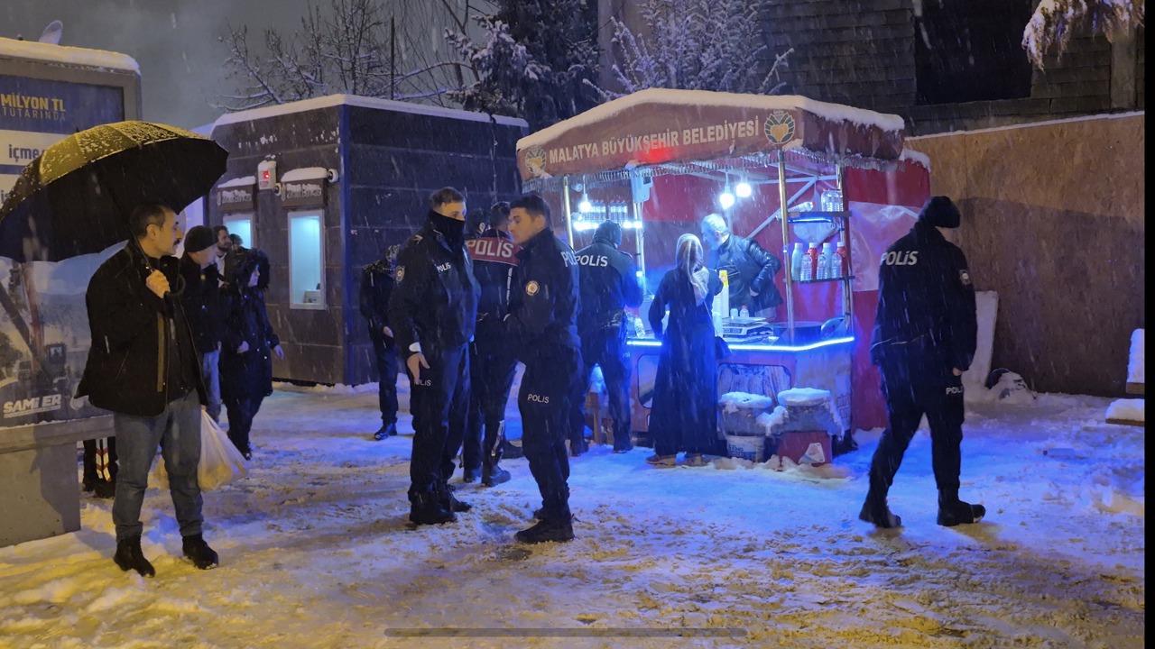 Bıçakla Yaralanan Genç Kız Hayatını Kaybetti