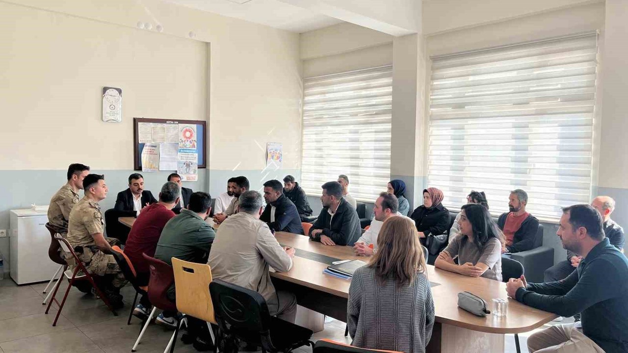 Kaymakam Atış, öğretmenlerle bir araya geldi
