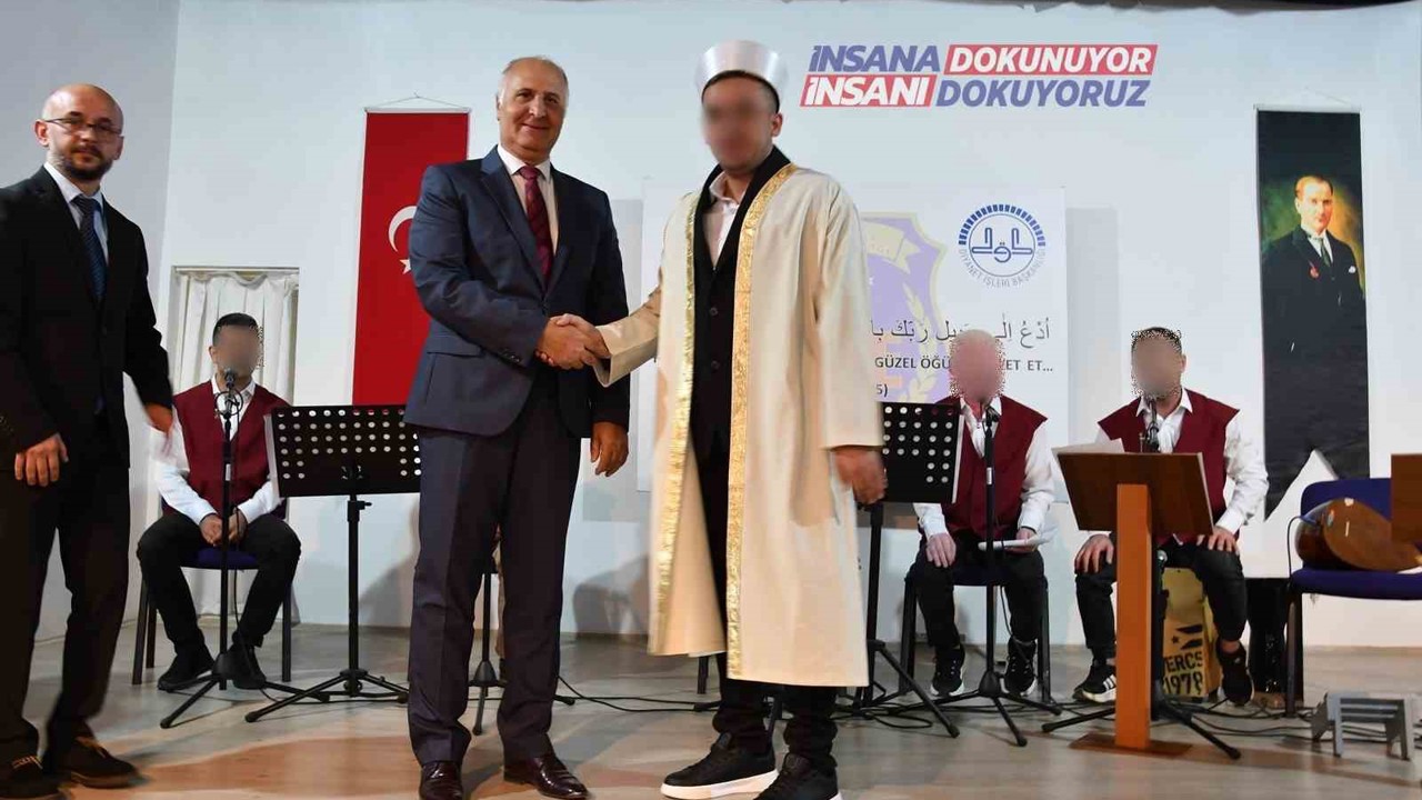 Antalya’da hükümlü Kur’an-ı Kerim’i ezberleyerek hafız oldu
