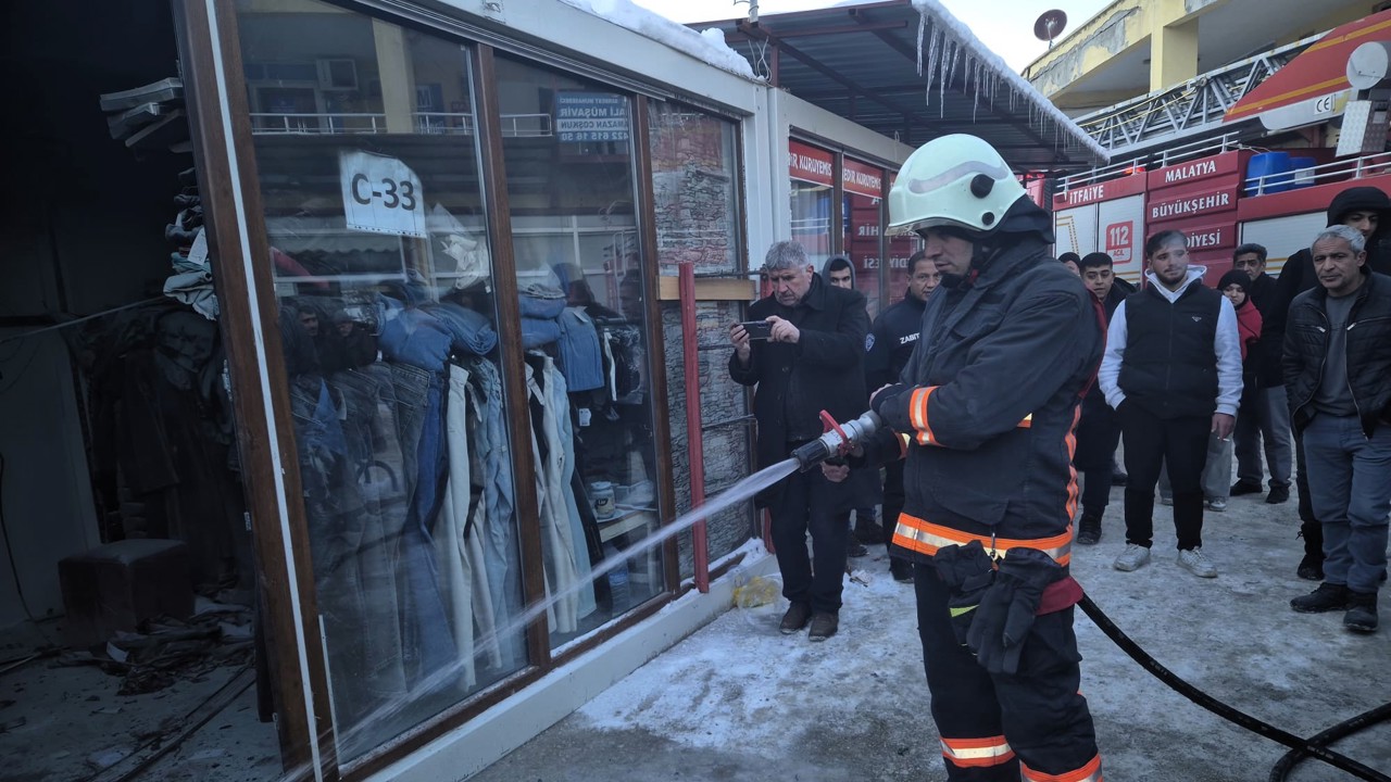 Darende Konteyner Çarşı’da Yangın Korkuttu