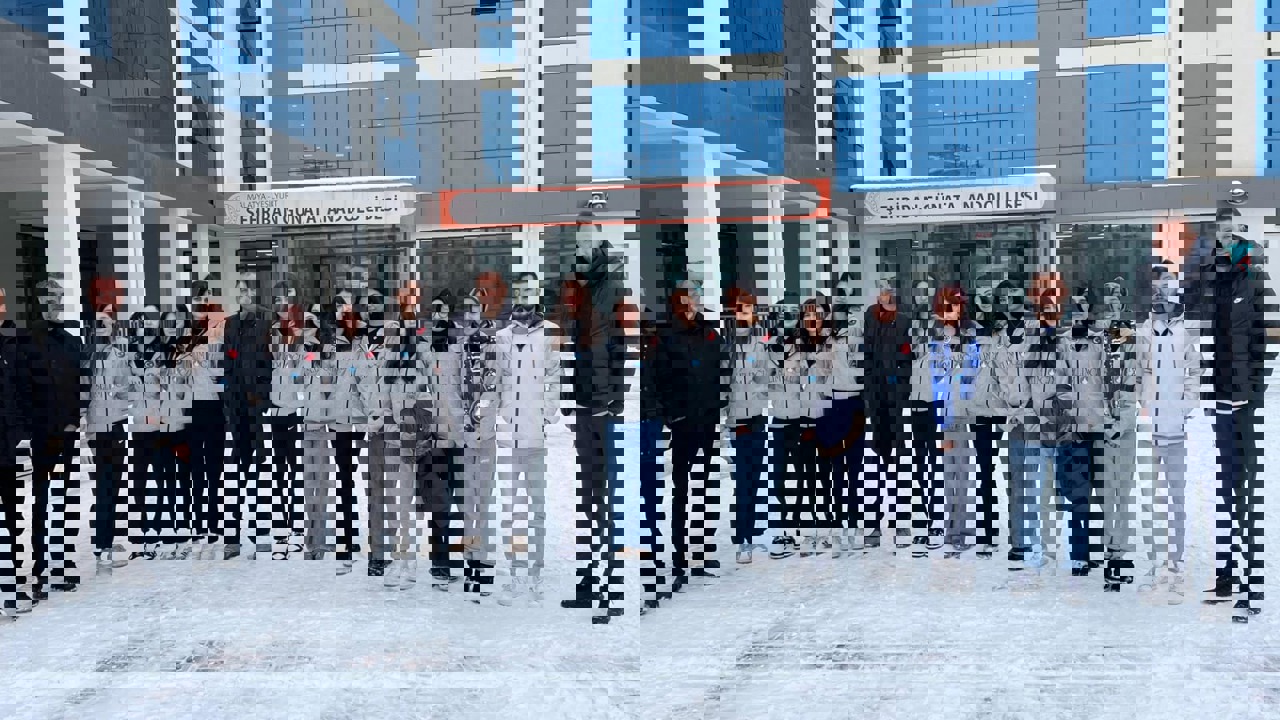 Şehriban Günata Anadolu Lisesi Voleybol Takımı Bölge Grup Maçları İçin Sivas Yolcusu