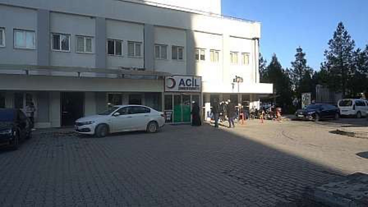 Siirt Kurtalan’da 13 öğrenci zehirlenme şüphesiyle hastaneye kaldırıldı
