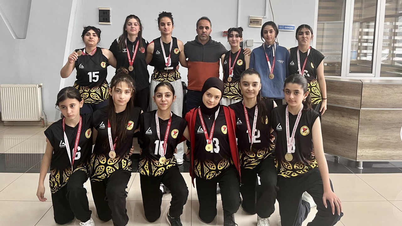 Gazi Ortaokulu’ndan Namağlup Yarı Final Başarısı