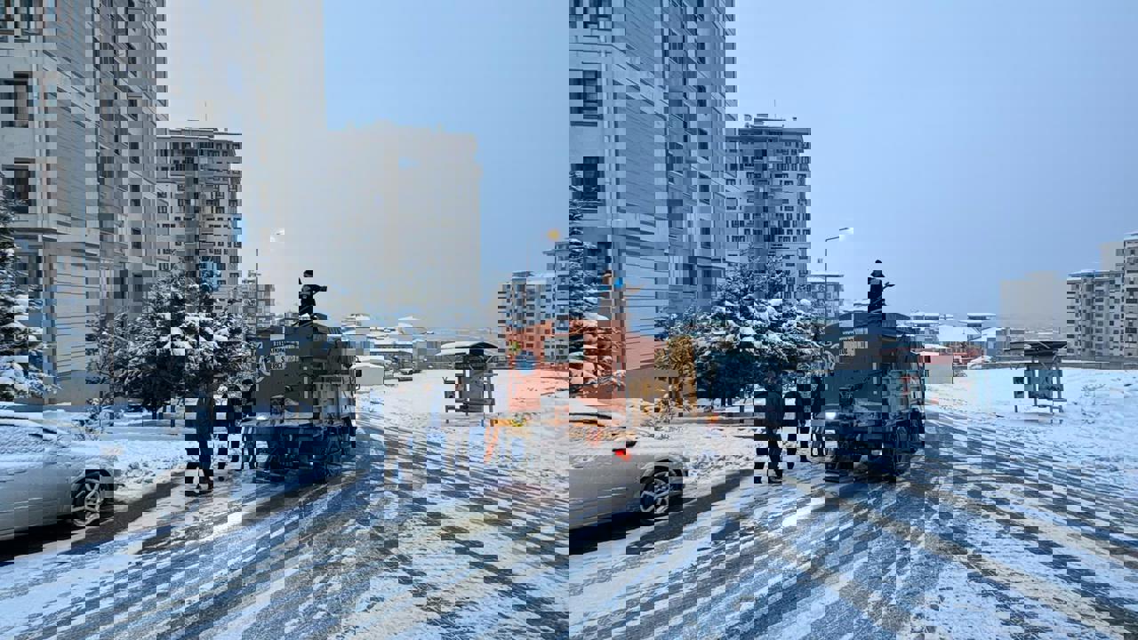 Başkan Taşkın, Karla Mücadele Çalışmalarını Sahada İnceledi