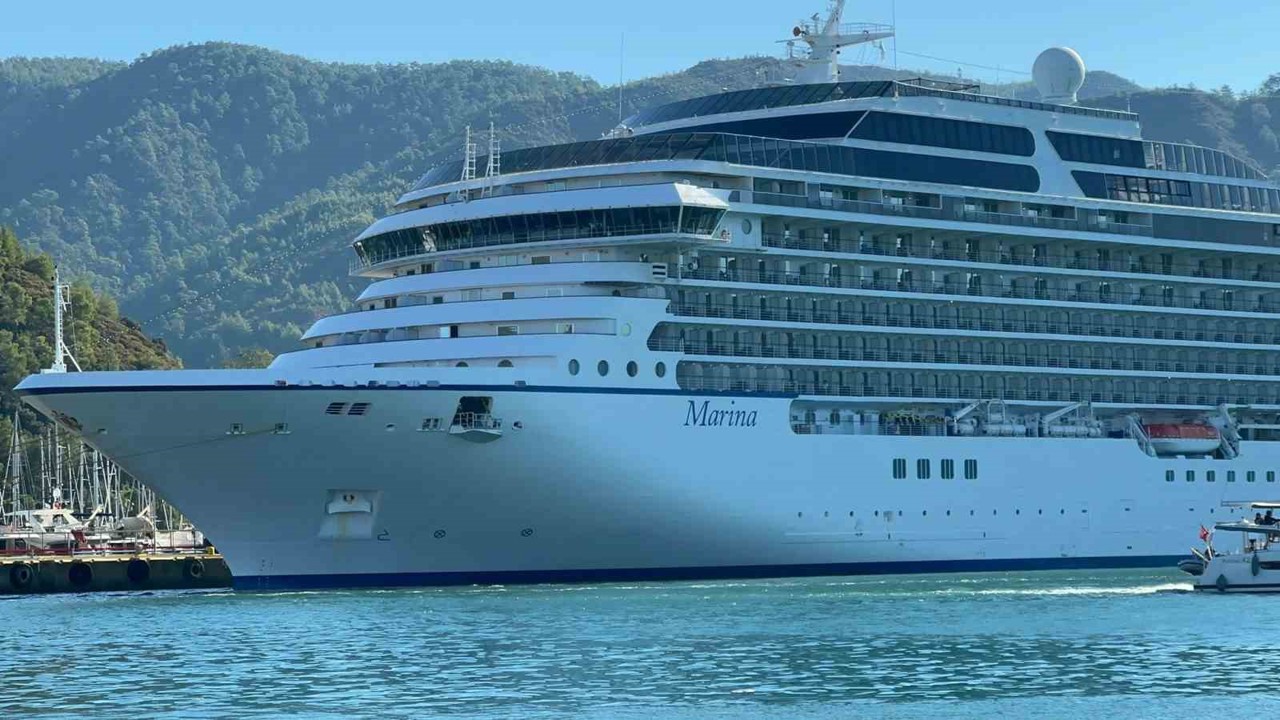 Lüks kurvaziyer "Marina" Marmaris Limanı’na 1194 yolcu getirdi
