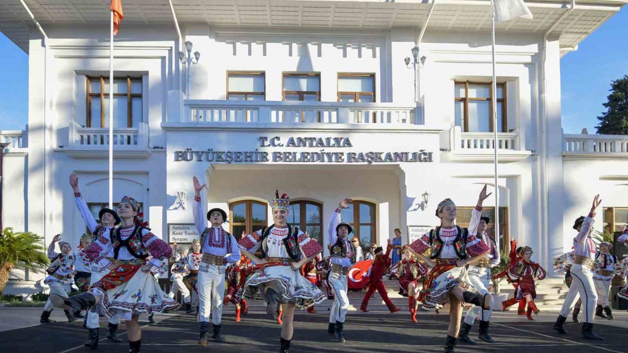 Antalya’da sanatın kalbi Kaleiçi’nde attı
