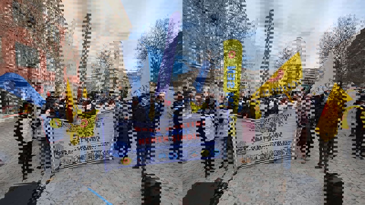 KESK’ten Ek Zam Eylemi: “Geçinemiyoruz, İnsanca Yaşam İstiyoruz”