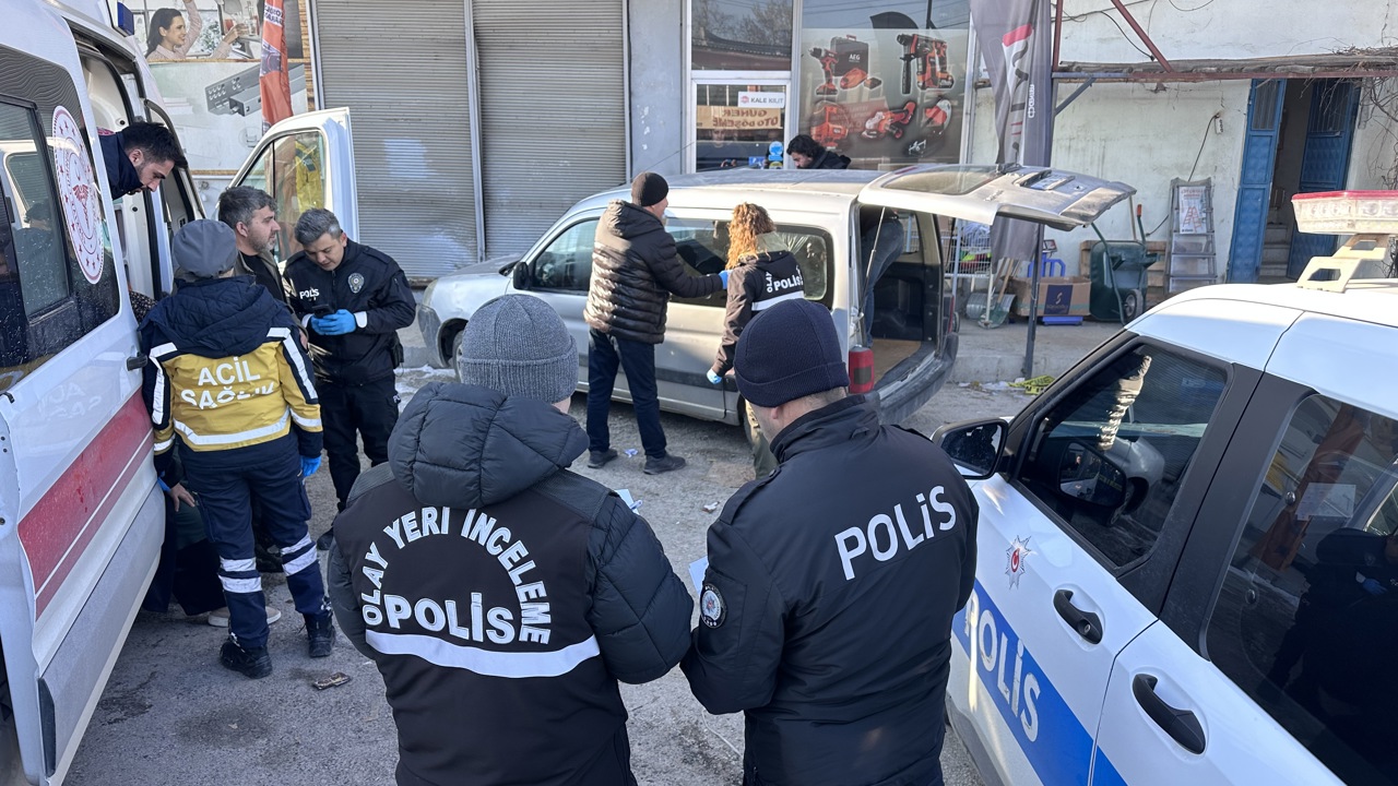 Direksiyon Başında Kalp Krizi Geçirip Hayatını Kaybetti, Aracı İşyerine Çarparak Durabildi