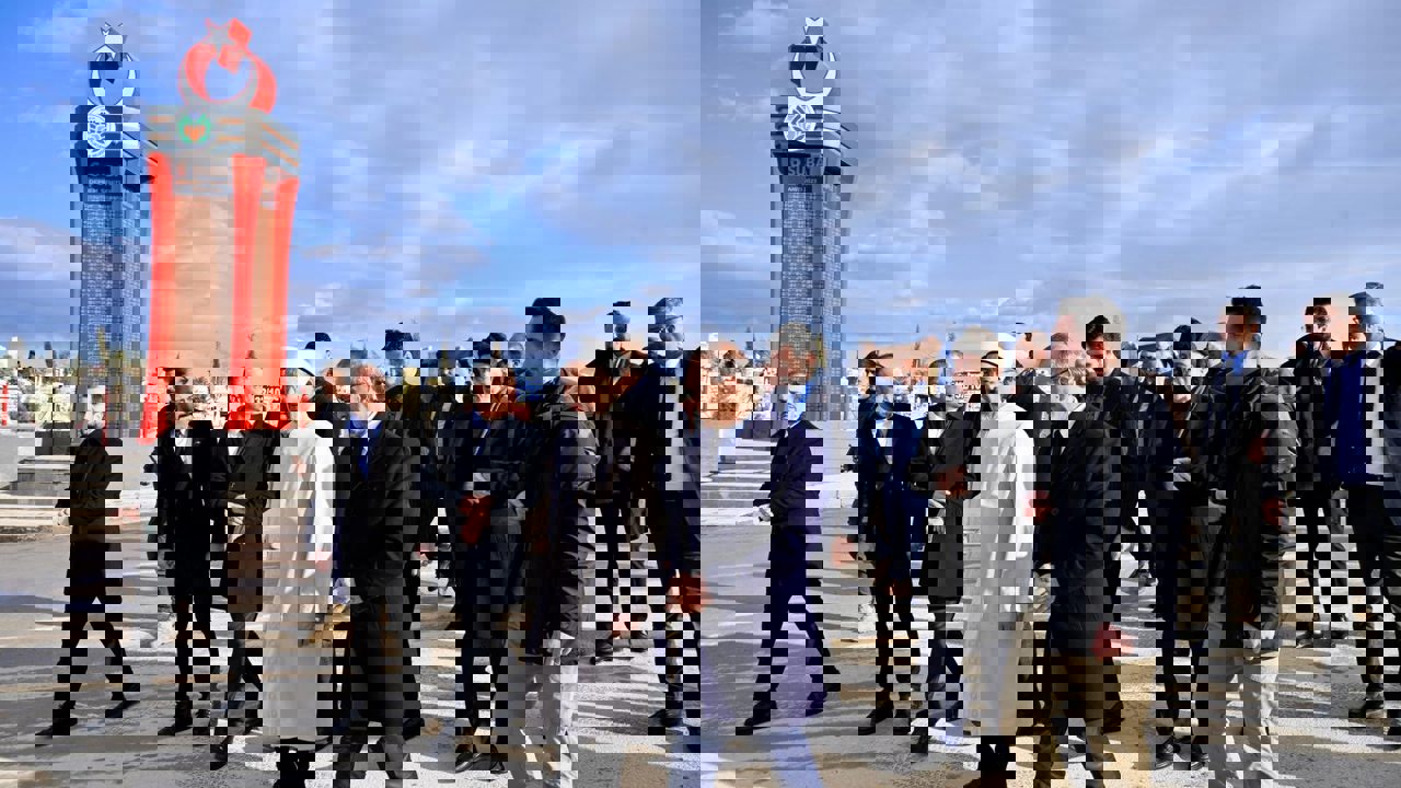 Diyanet İşleri Başkanı Arpaguş Malatya’da: Vali Yavuz’u Ziyaret Etti, Deprem Şehitliğinde Dua Etti