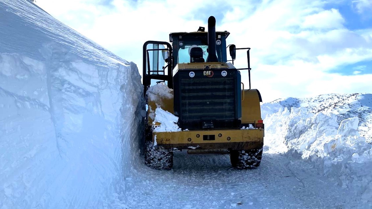 Malatya’da Karla Mücadele Seferberliği: Ekipler Zorlu Şartlara Rağmen Sahada