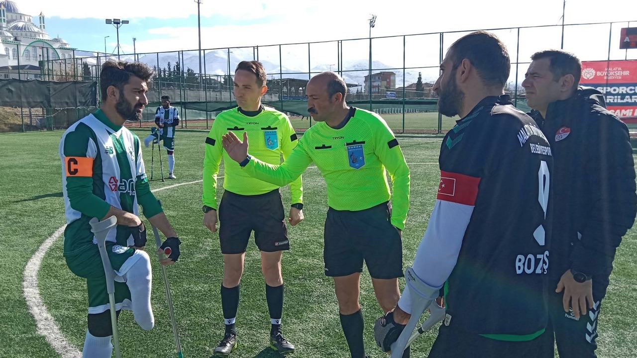 Malatya Büyükşehir Belediyespor Ampute Futbol Takımı Sahasında Lidere Boyun Eğdi