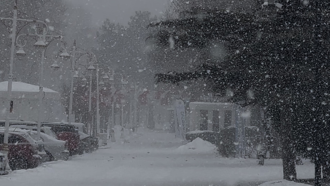 Malatya’da Kar Yağışı Etkisini Artırdı, Ulaşımda Aksamalar Yaşanıyor