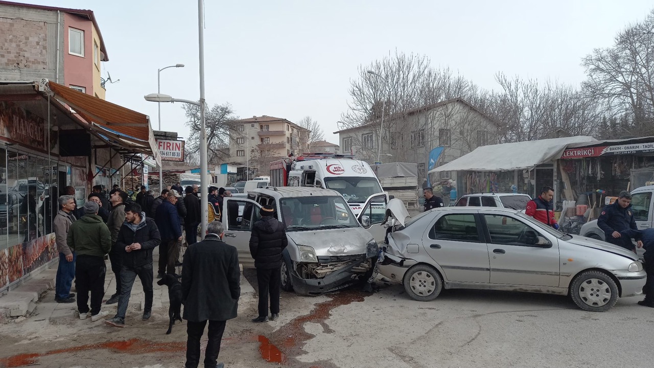 Dilek Mahallesi’nde Trafik Kazası: 2 Yaralı