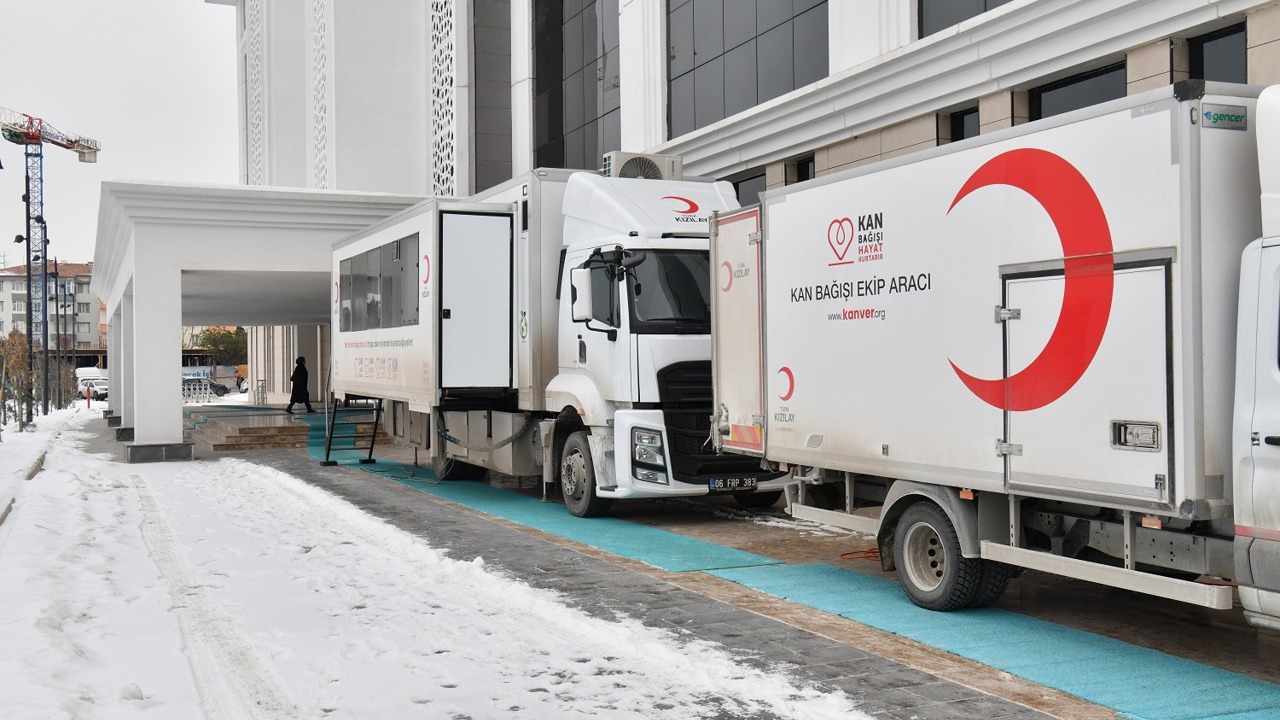 Yeşilyurt Belediyesi Personelinden Kızılay’a Anlamlı Destek!