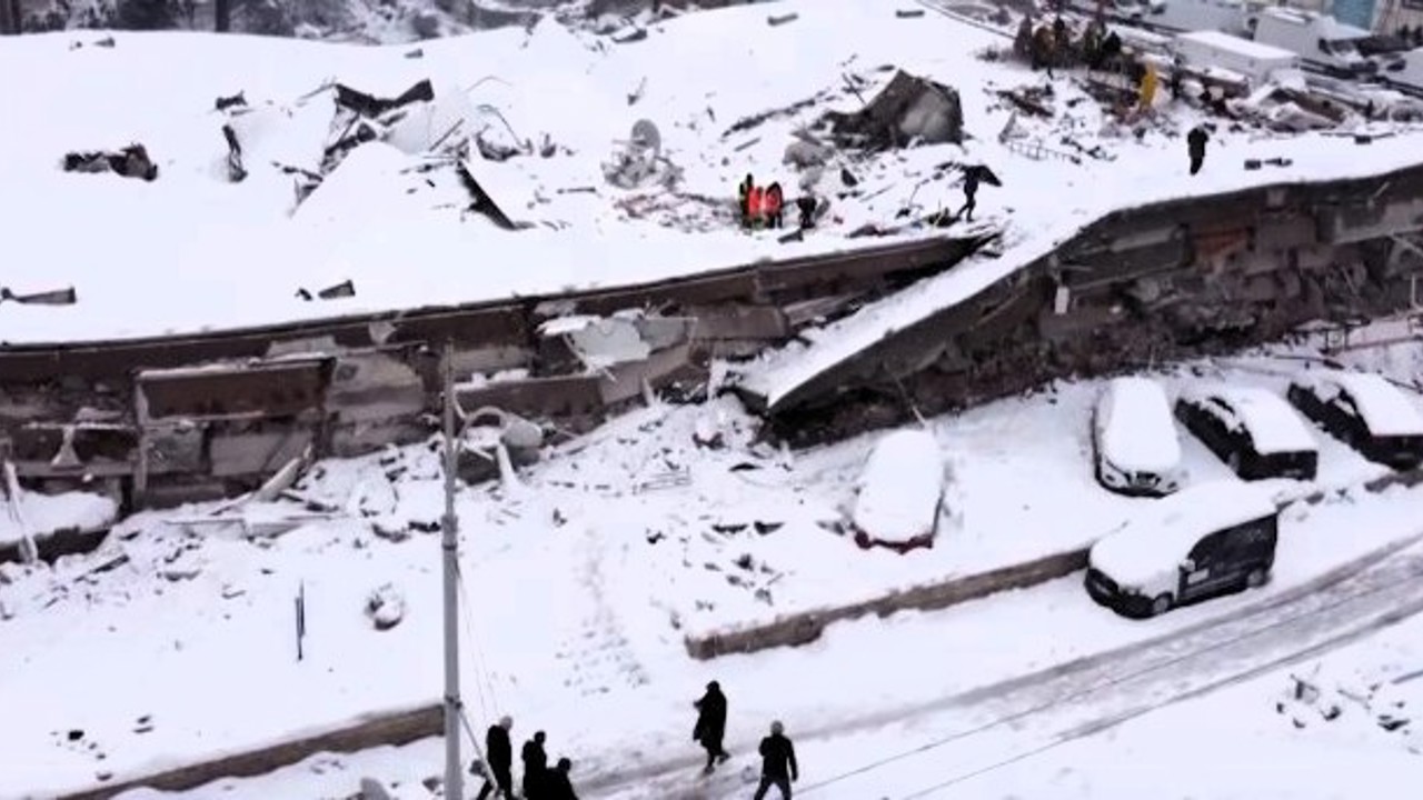 Hayat Sitesi Davasında İmara Aykırı Tadilat İddiası: “Üst Tablayı Kesip Büroya Çevirdiler”