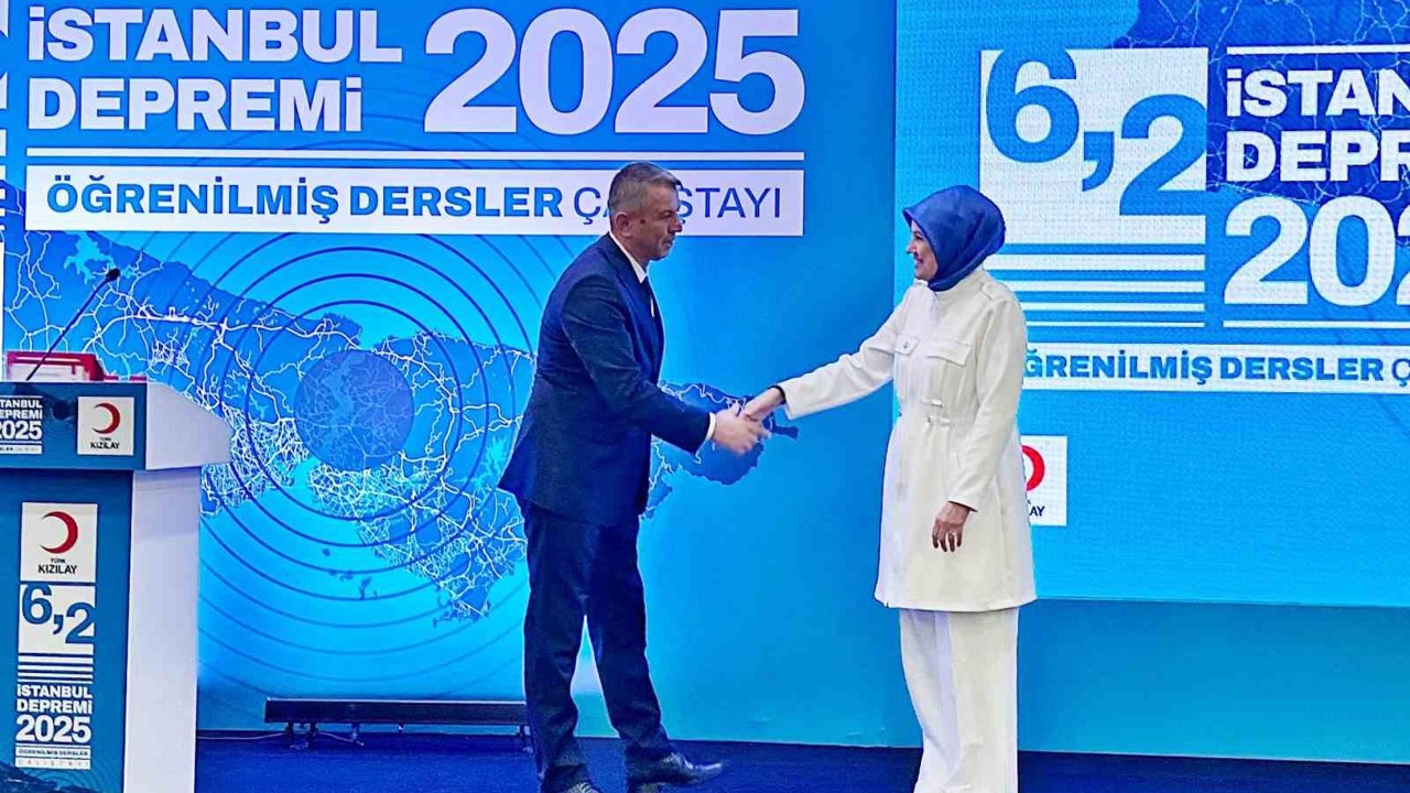Türk Kızılay Manisa İl Başkanı Gürsel’e teşekkür belgesi
