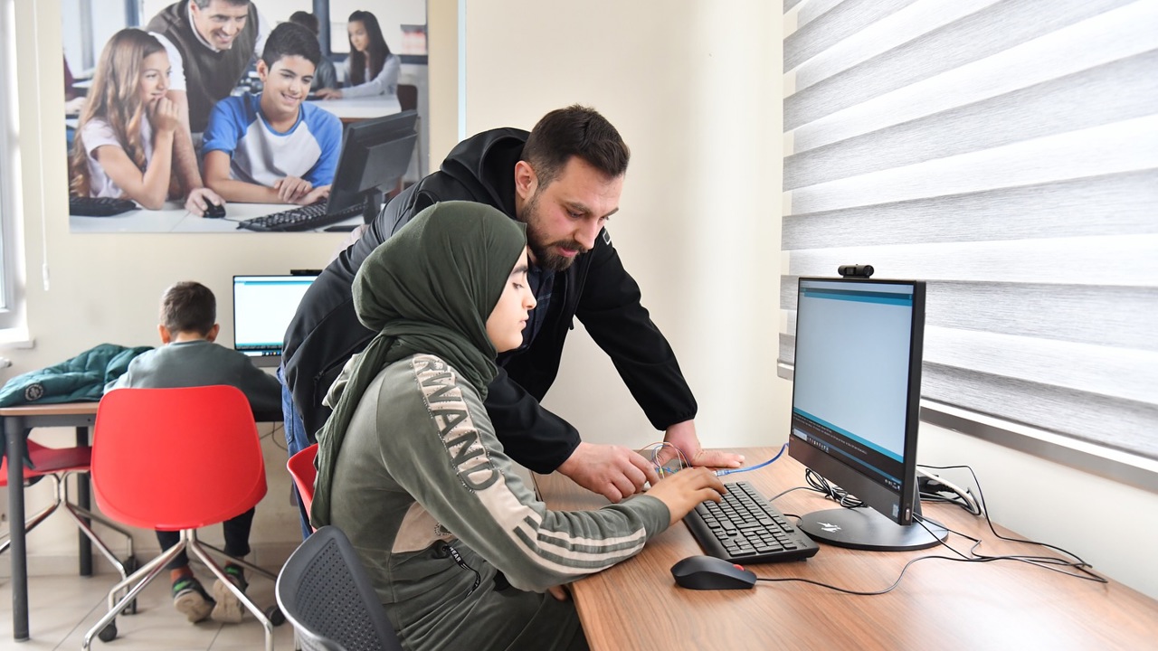 Yeşilyurt Mesleki Eğitim ve Yaşam Merkezi’nde Kurslar Tüm Hızıyla Sürüyor