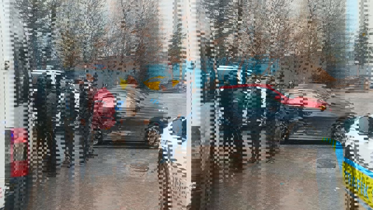 Malatya’da İşçi Servisi İle Otomobil Çarpıştı: 2 Yaralı