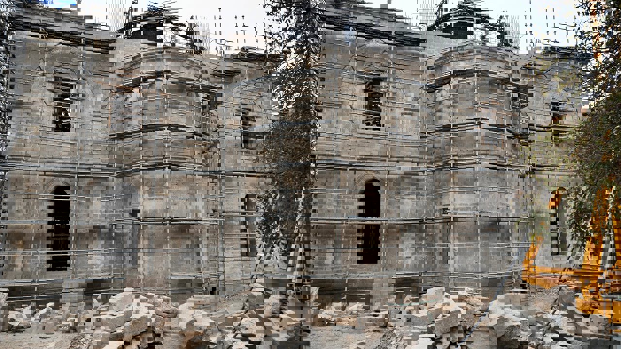 Bakan Ersoy Malatya’da Restorasyonu Süren Tarihi Yapılarda İncelemelerde Bulundu